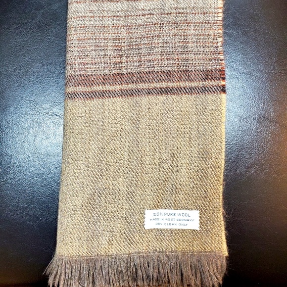 100% Pure Wool Scarf - Picture 3 of 5